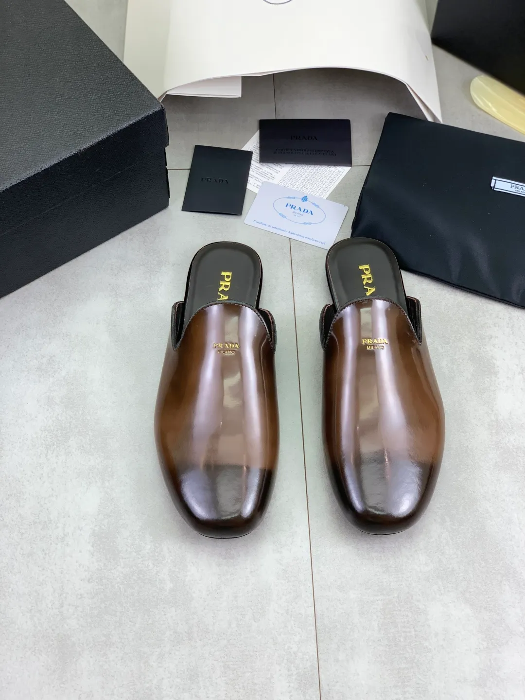 Men's shoes 💰P600 new style 💰 💎💎💎 water dyed cowhide original quality PRADA —🆘.Prada Original order purchase, high-end business leather shoes, fabric: Made of Italian imported calfskin with color-brushed edges➕water-dyed cow lining/cowhide lining➕Specially available original outsole, fine workmanship, real product^_^photographed🎬size: 39-44 (38 45 custom-made)